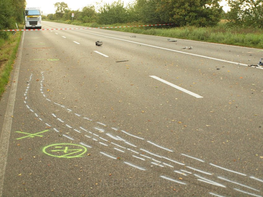 Schwerer VU Koeln Immendorf Kerkraderstr P222.JPG